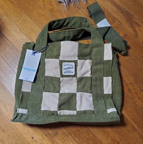 Wallflower Olive and Cream Checkered Tote - Picture 13 of 14